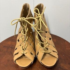 Chinese Laundry  Lucky Strike Natural Lace Up Heel Booties Women's Size 6
